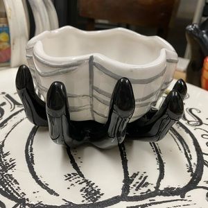 Halloween Hand/spider candy dish 👻 🍁 perfect!